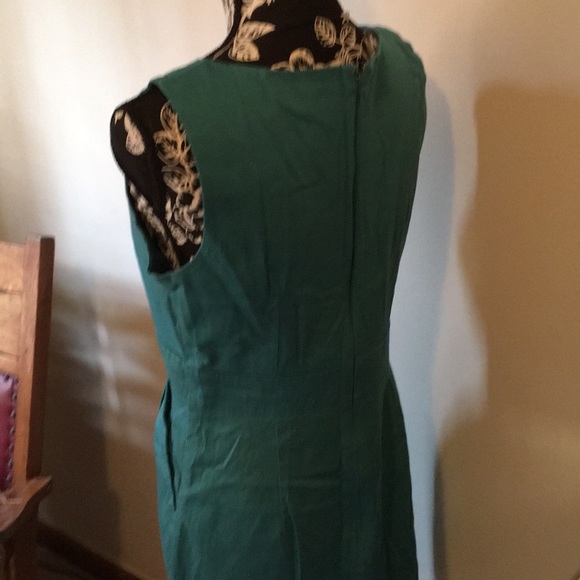 Beautiful very fitted Dress w/ Pleated Neckline. - Picture 3 of 5